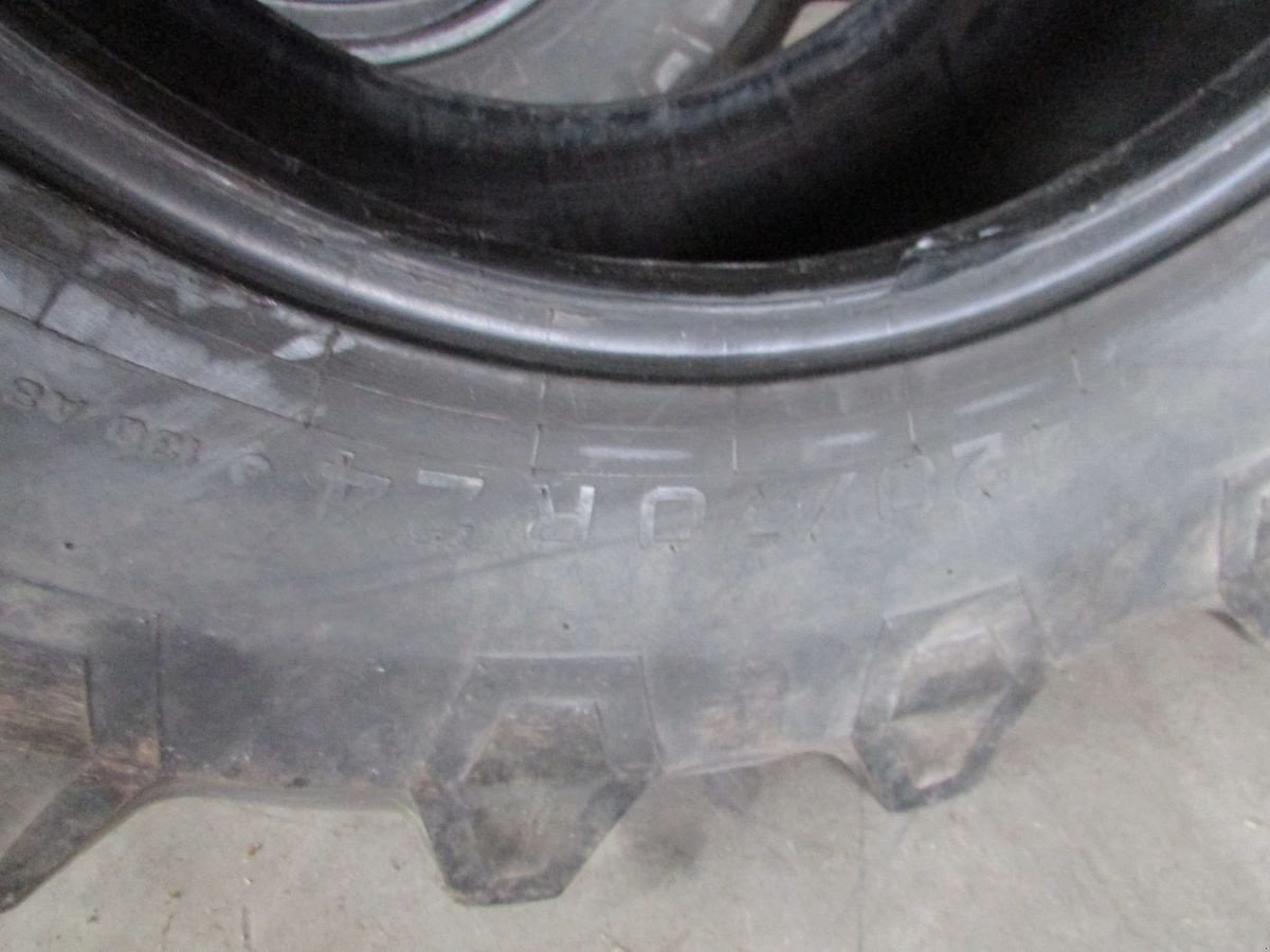 Rad des Typs Pirelli 420/70R24, Gebrauchtmaschine in Saxen (Bild 3)