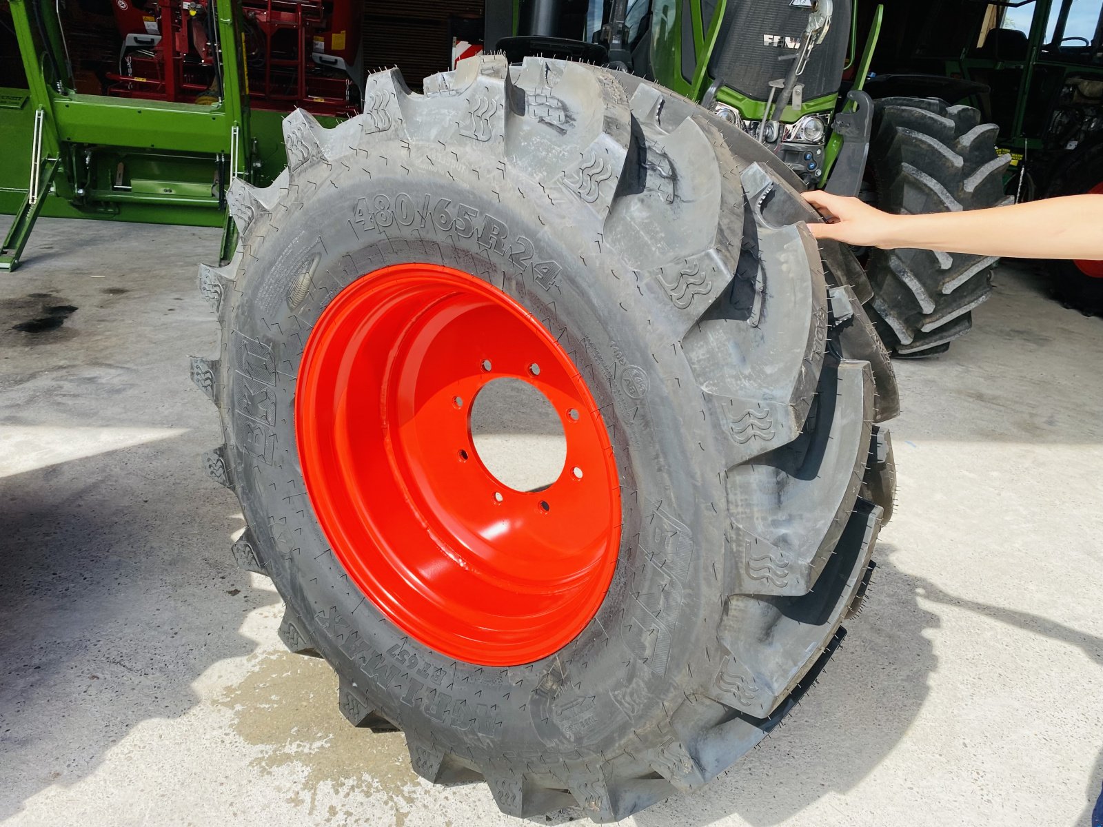 Rad typu Trelleborg 480/65 R24, Neumaschine v Herrsching (Obrázek 2)