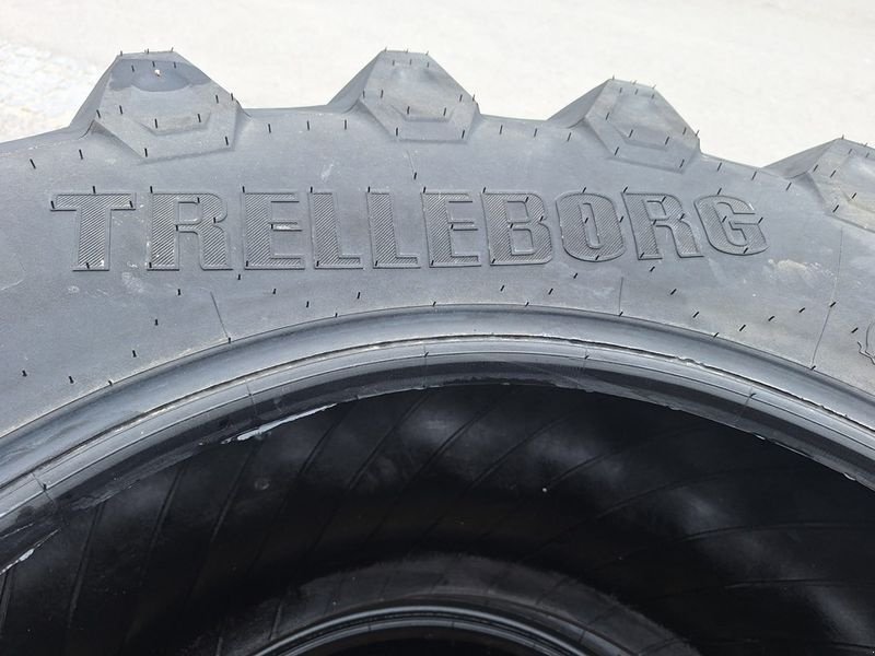 Rad des Typs Trelleborg 540/65 R 28 TM 800 Reifen, Neumaschine in St. Marienkirchen (Bild 5)