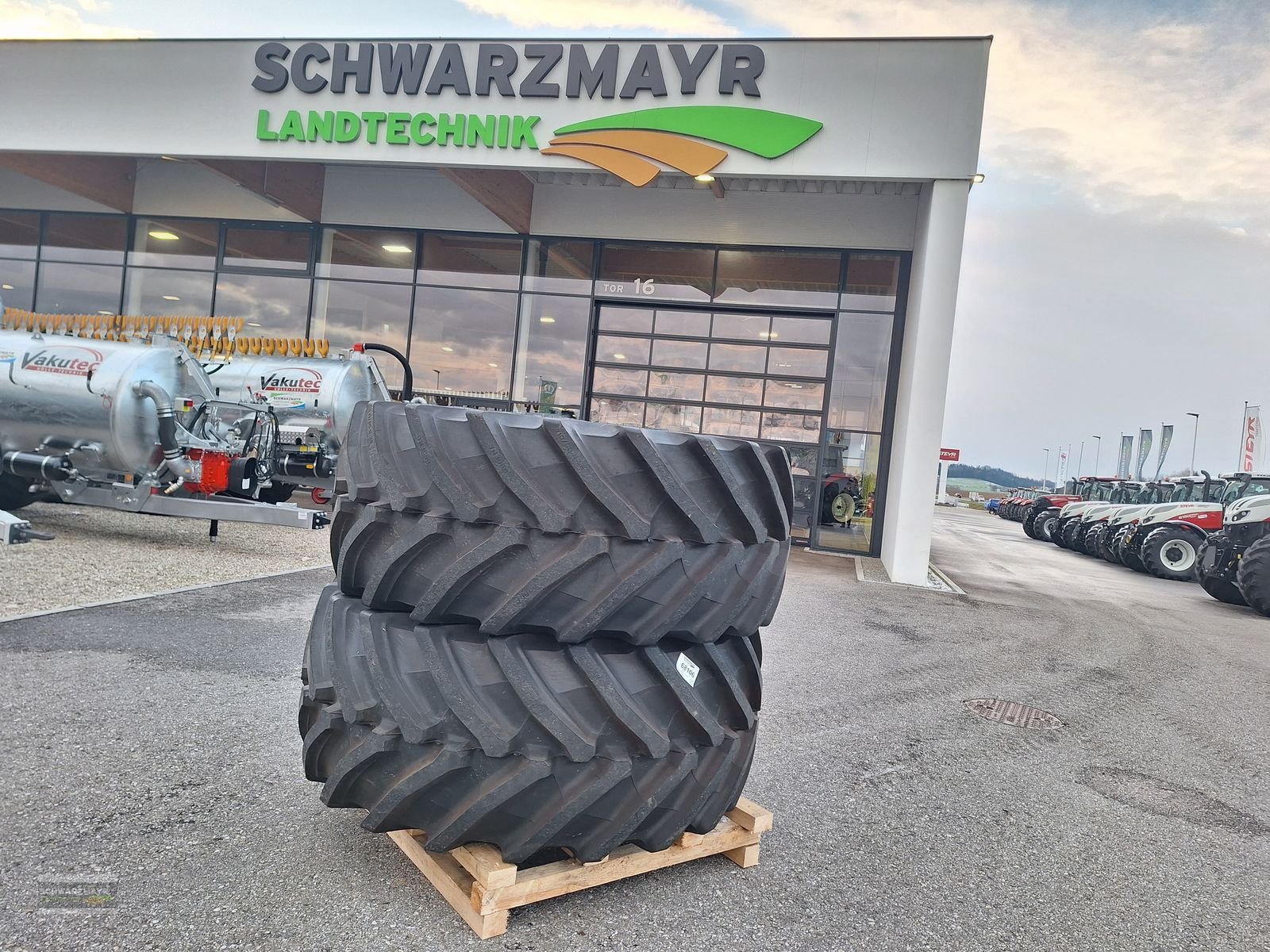 Rad du type Trelleborg 710/60R38+600/60R28, Neumaschine en Gampern (Photo 1)