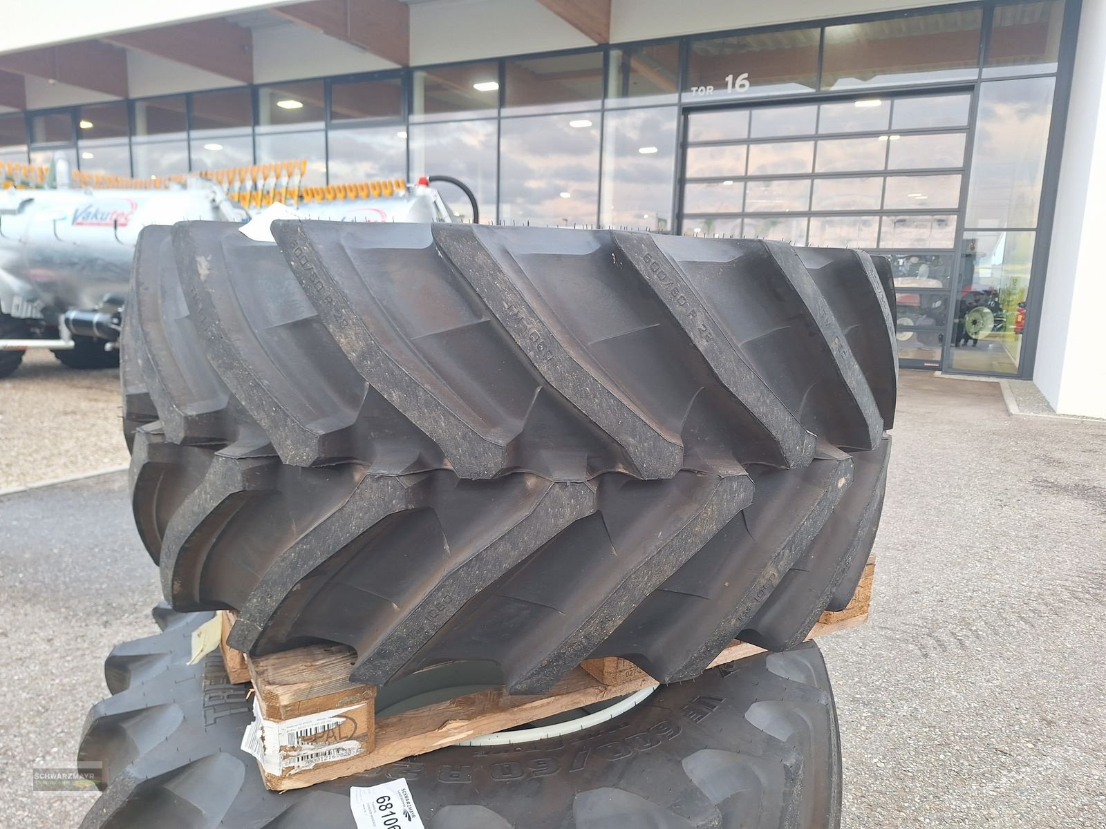 Rad du type Trelleborg 710/60R38+600/60R28, Neumaschine en Gampern (Photo 10)