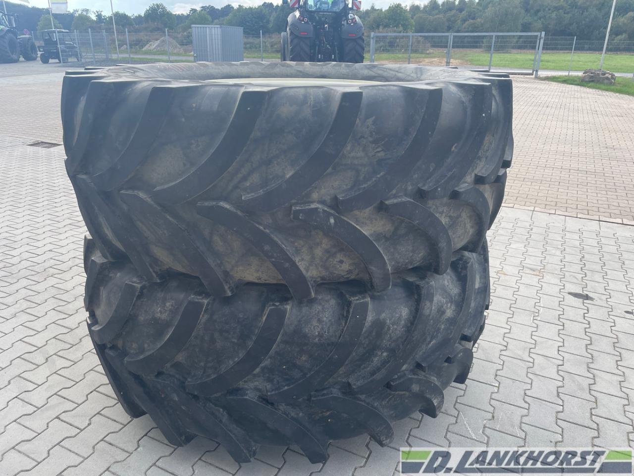 Rad des Typs Vredestein 2x 650/65R42 mit Felge, Neumaschine in Neuenhaus (Bild 3)