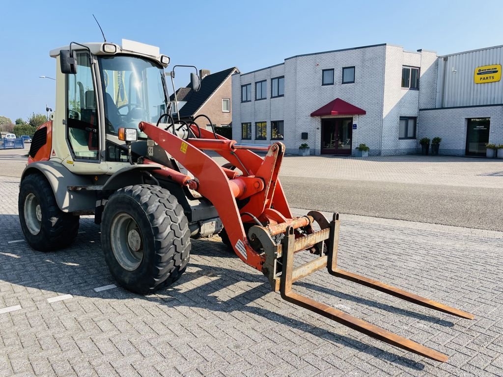 Radlader типа Atlas 70 Wiellader met bak en palletvork, Gebrauchtmaschine в BOEKEL (Фотография 4)