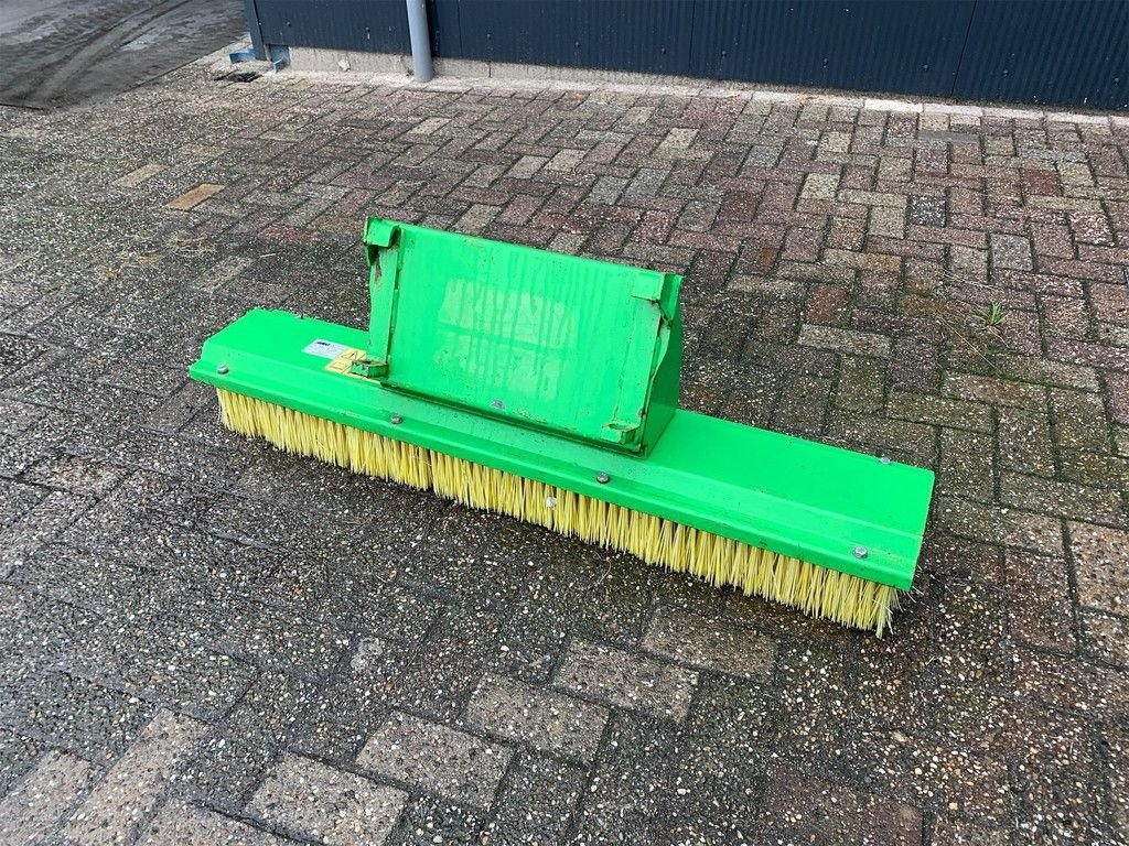 Radlader van het type Avant 130 CM DUWBORSTEL, Neumaschine in MARIENHEEM (Foto 2)