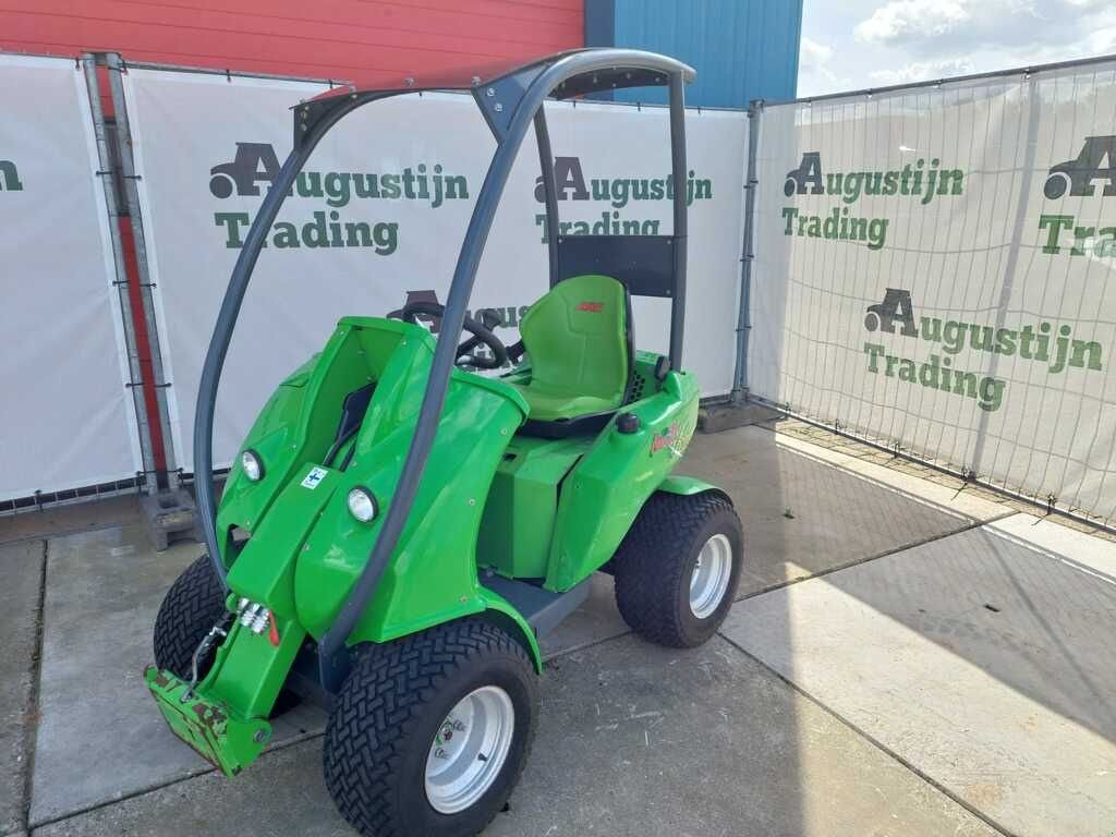 Radlader du type Avant 220, Gebrauchtmaschine en Klundert (Photo 1)