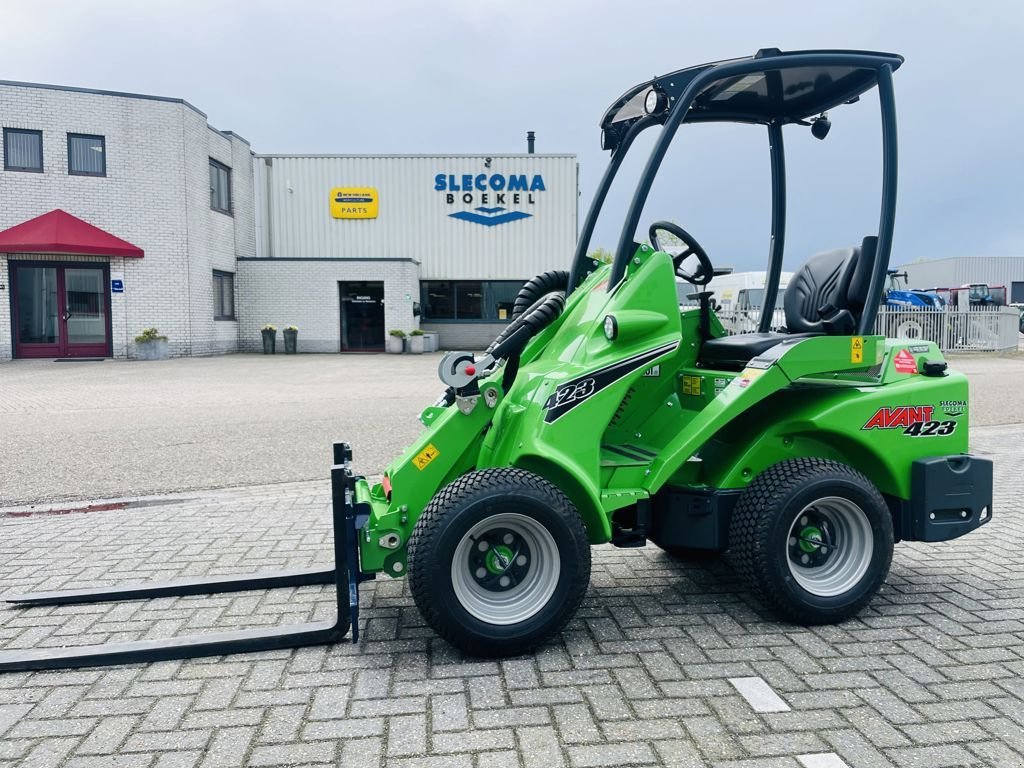 Radlader of the type Avant 423 Kniklader met telescopische laadarm, Neumaschine in BOEKEL (Picture 1)