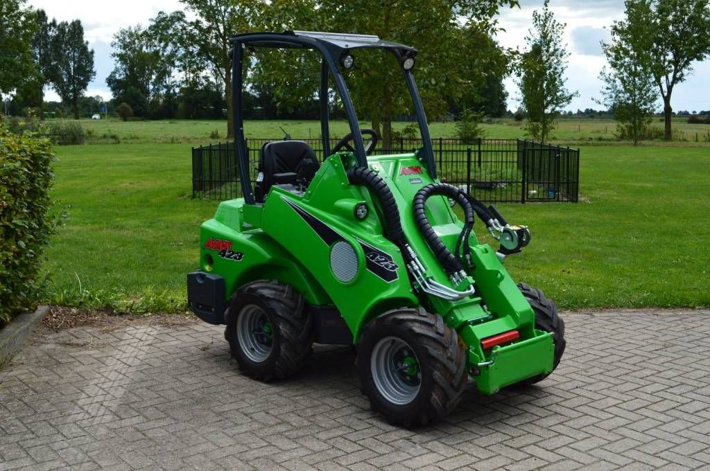 Radlader van het type Avant 423 TDL Kniklader/Shovel, Gebrauchtmaschine in Erichem (Foto 3)