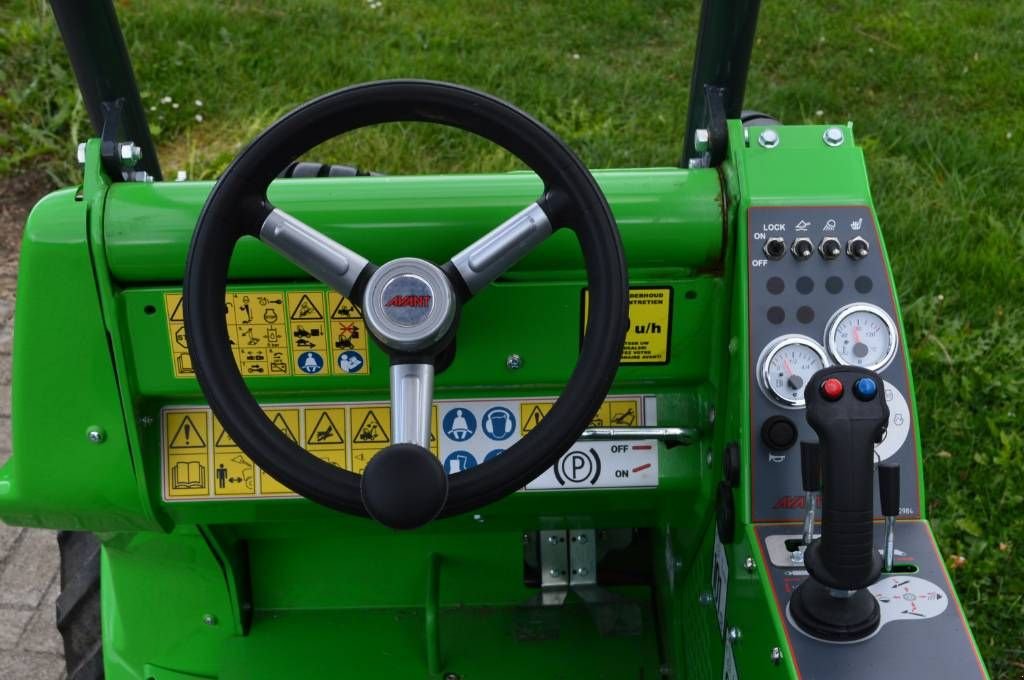 Radlader van het type Avant 423 TDL Kniklader/Shovel, Gebrauchtmaschine in Erichem (Foto 2)