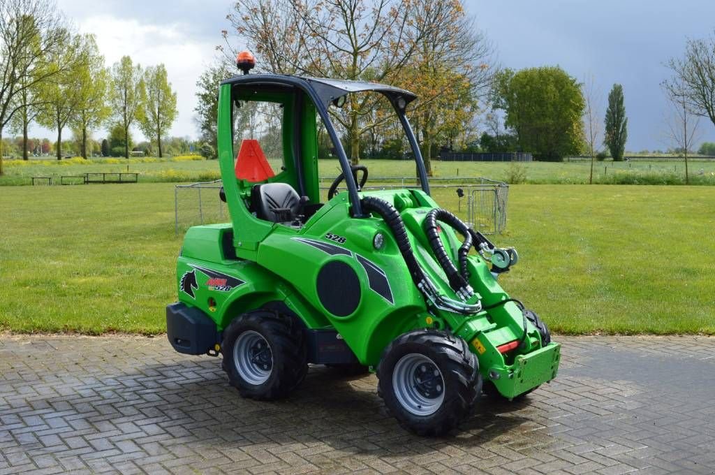 Radlader van het type Avant 528 TDL Kniklader/Shovel, Gebrauchtmaschine in Erichem (Foto 3)