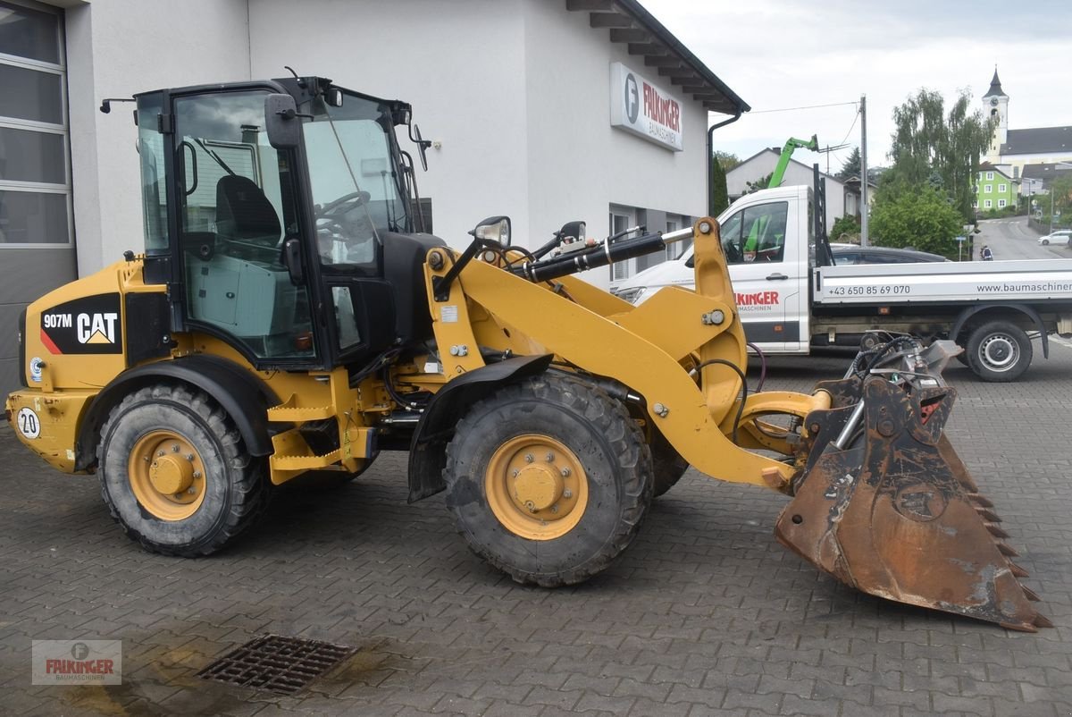 Radlader des Typs CAT 907M, Gebrauchtmaschine in Putzleinsdorf (Bild 2)