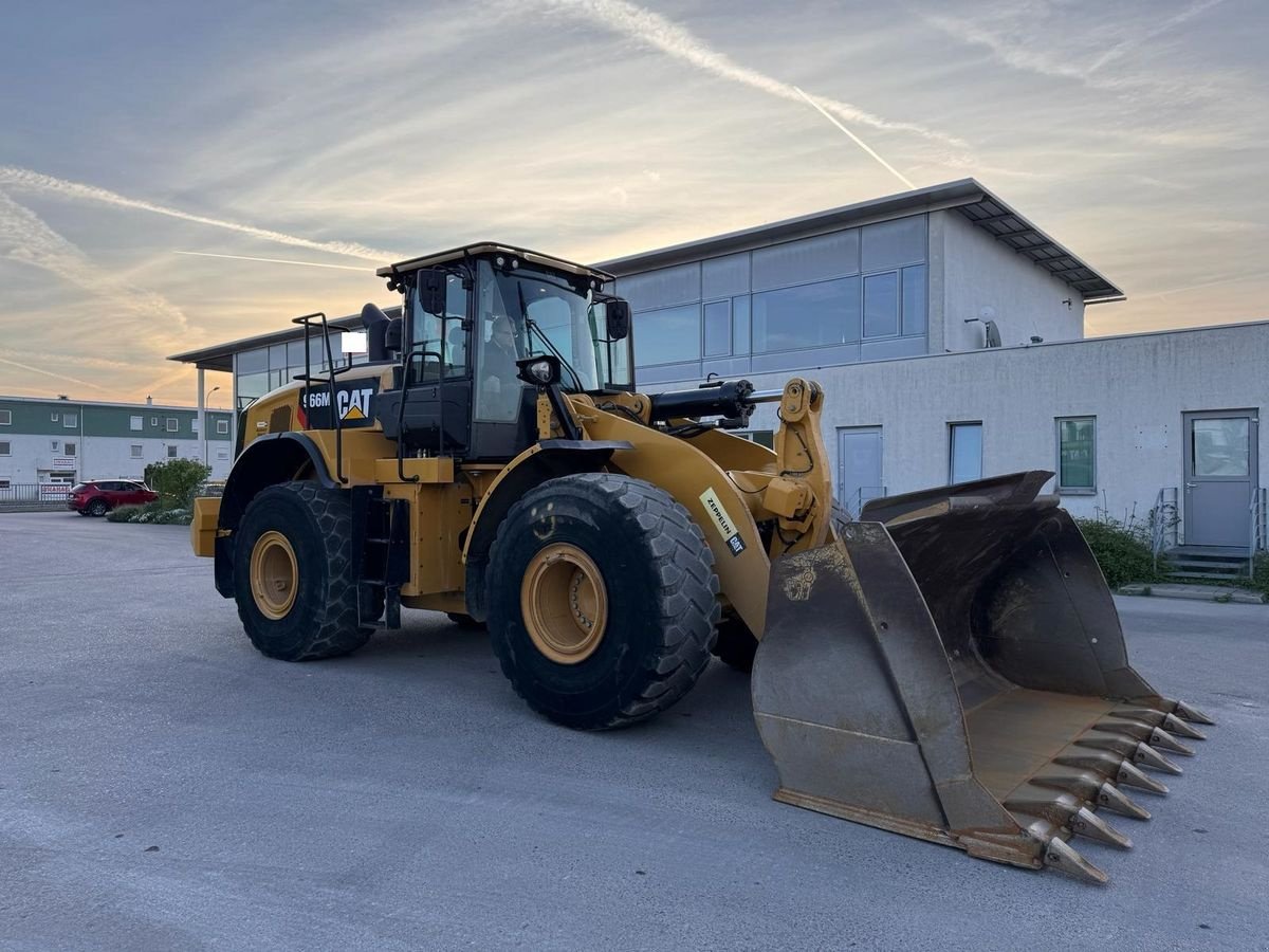 Radlader des Typs CAT 966M, Gebrauchtmaschine in Gabersdorf (Bild 2)