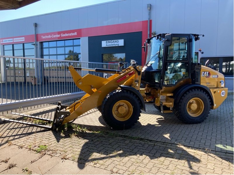 Radlader of the type Caterpillar 908 HL, Neumaschine in Voitze (Picture 1)