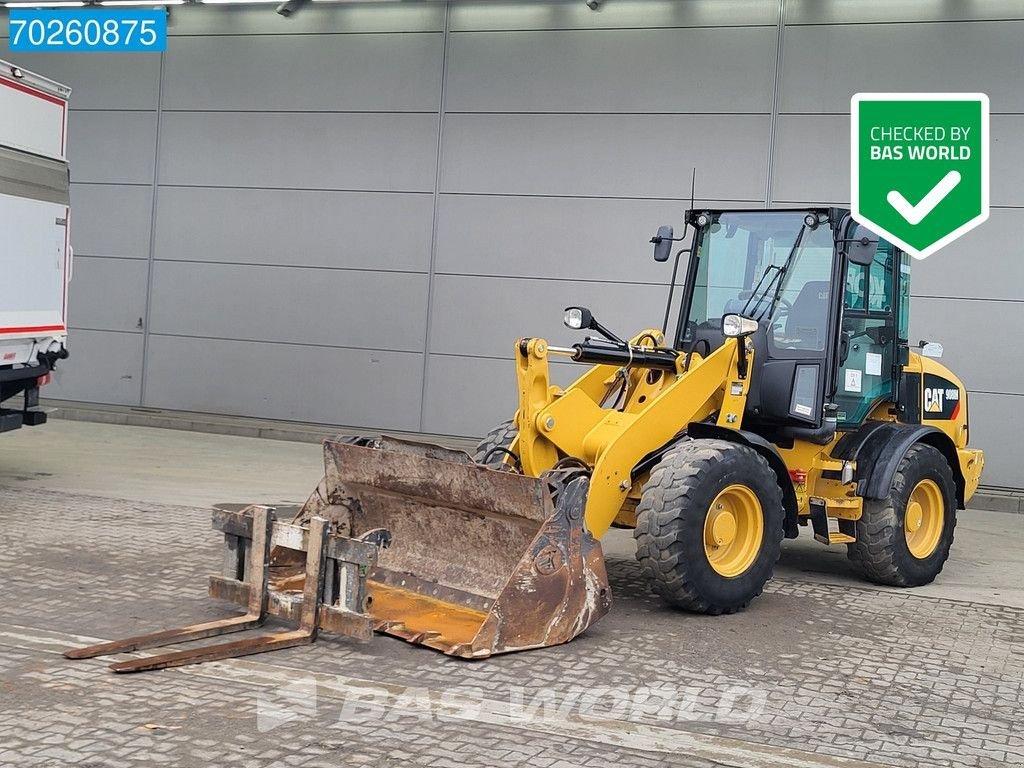 Radlader del tipo Caterpillar 908 M BUCKET AND FORKS, Gebrauchtmaschine en Veghel (Imagen 1)