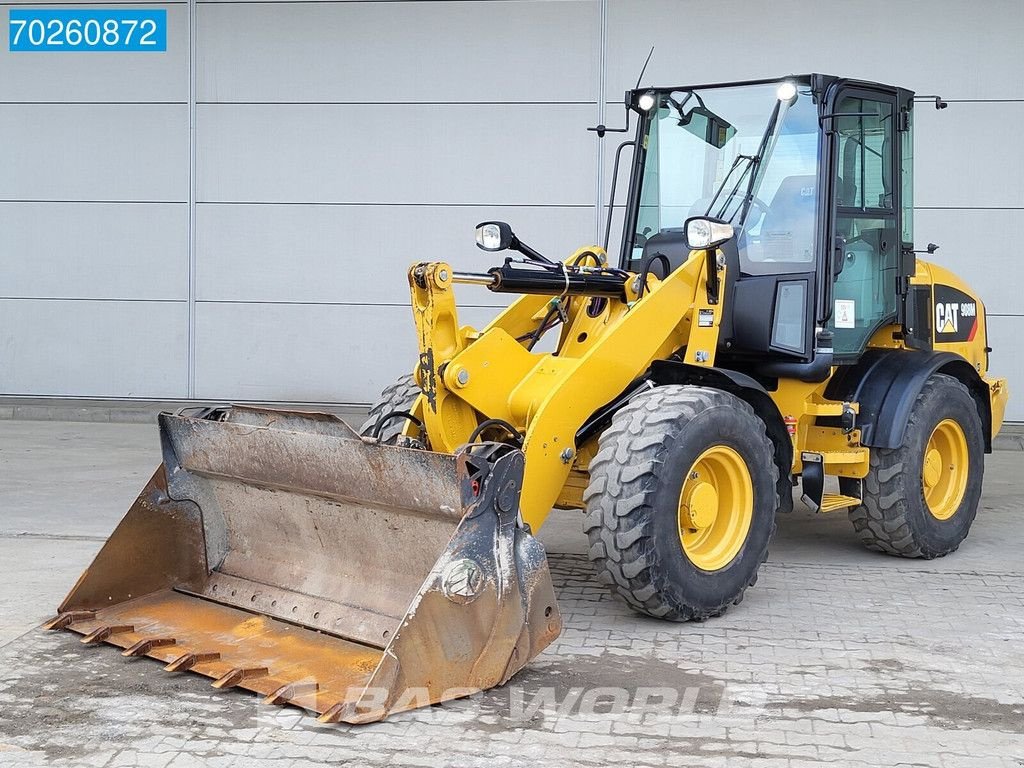 Radlader typu Caterpillar 908 M BUCKET + FORKS, Gebrauchtmaschine w Veghel (Zdjęcie 3)