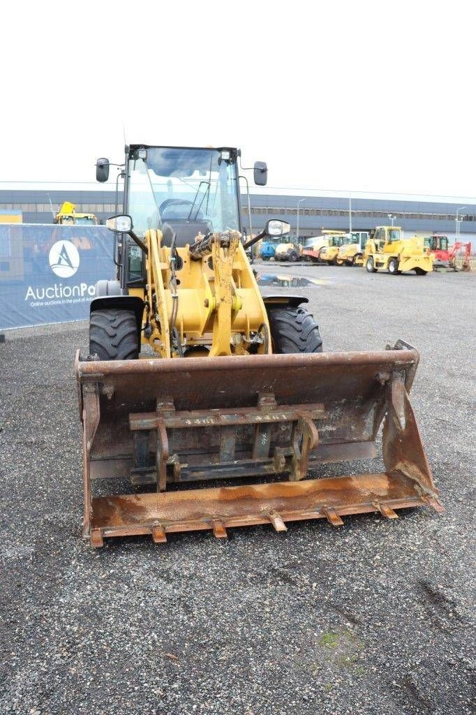 Radlader типа Caterpillar 908M, Gebrauchtmaschine в Antwerpen (Фотография 8)