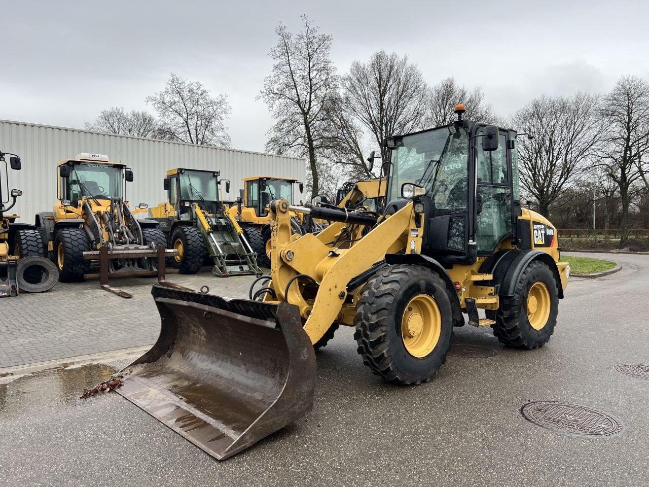 Radlader of the type Caterpillar 908M, Gebrauchtmaschine in Doetinchem (Picture 1)