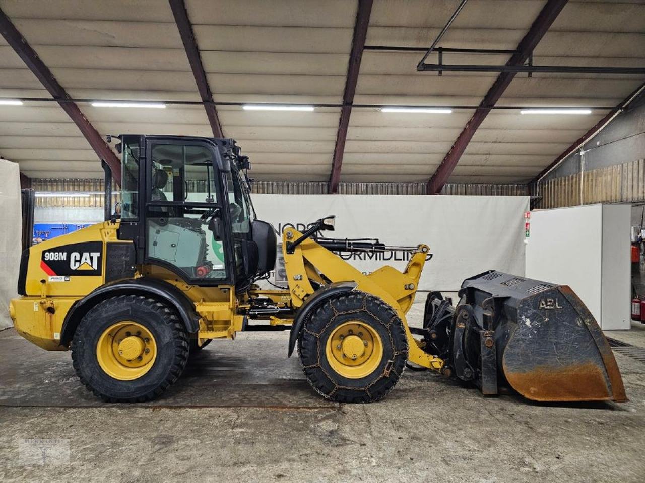 Radlader du type Caterpillar 908M, Gebrauchtmaschine en Pragsdorf (Photo 4)