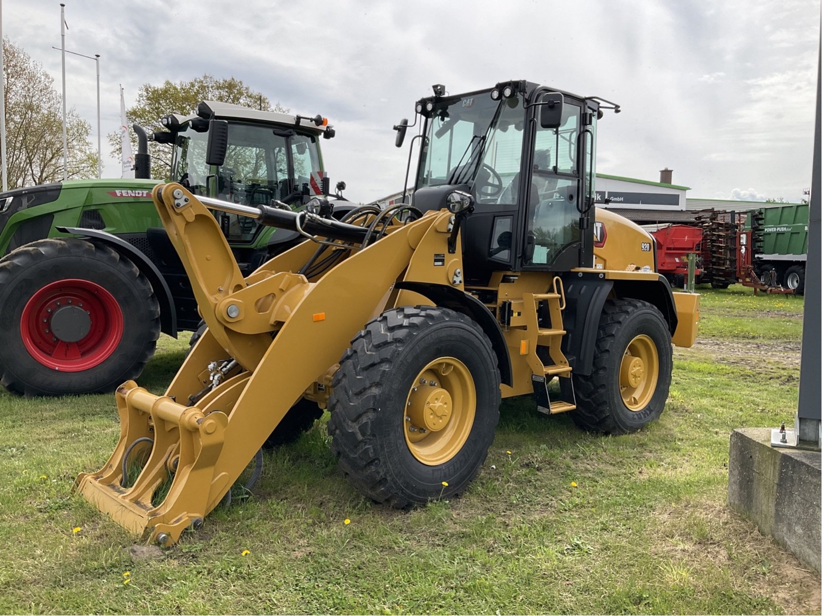 Radlader of the type Caterpillar Radlader 920, Neumaschine in Bad Oldesloe (Picture 3)