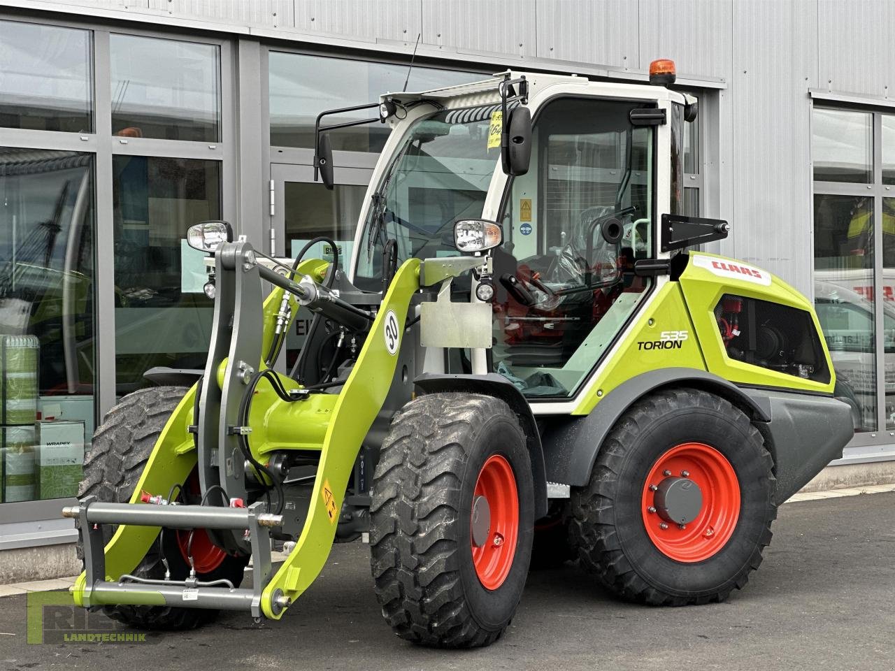 Radlader van het type CLAAS TORION 535, Neumaschine in Homberg (Ohm) - Maulbach (Foto 1)