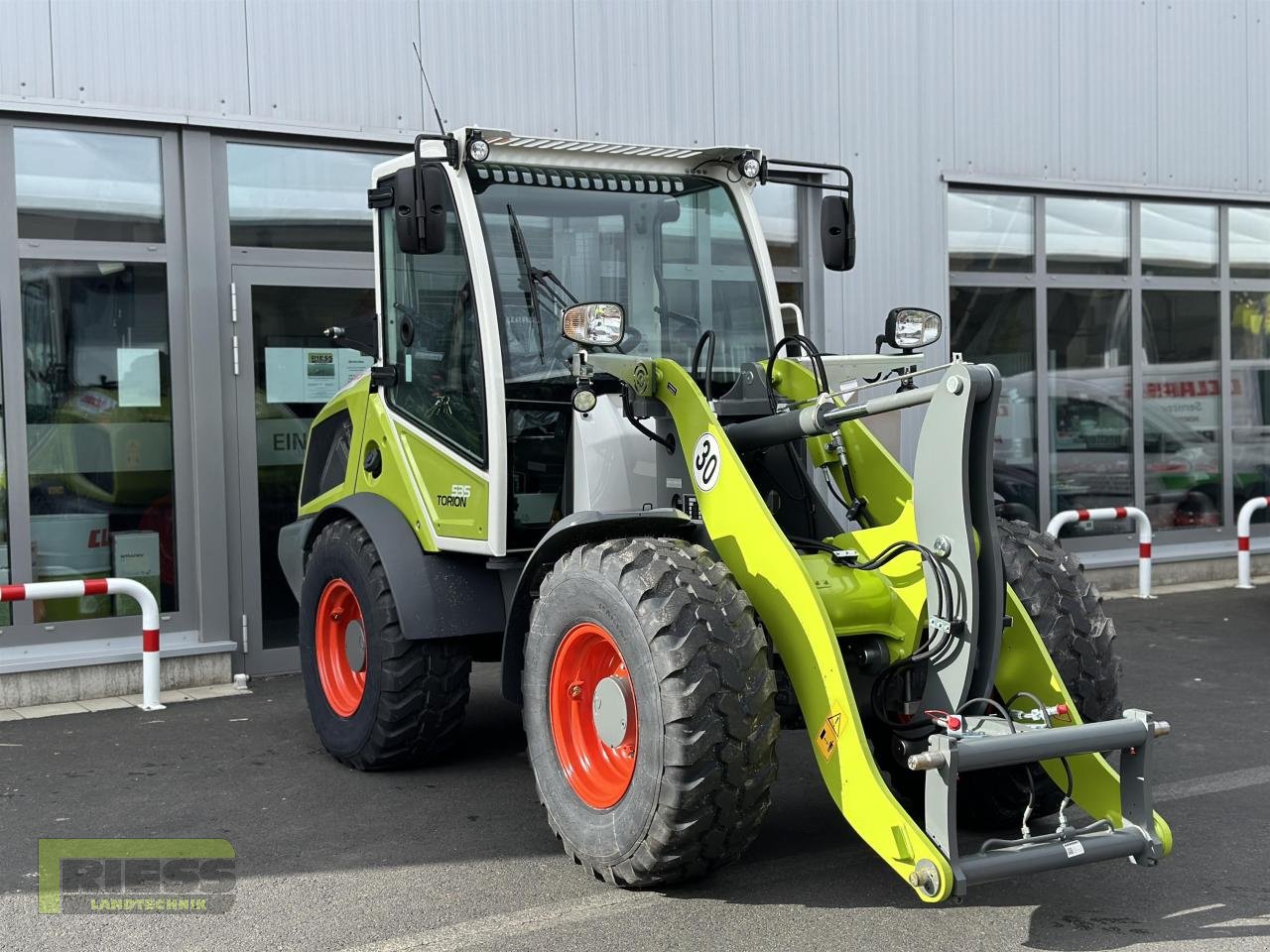 Radlader van het type CLAAS TORION 535, Neumaschine in Homberg (Ohm) - Maulbach (Foto 18)