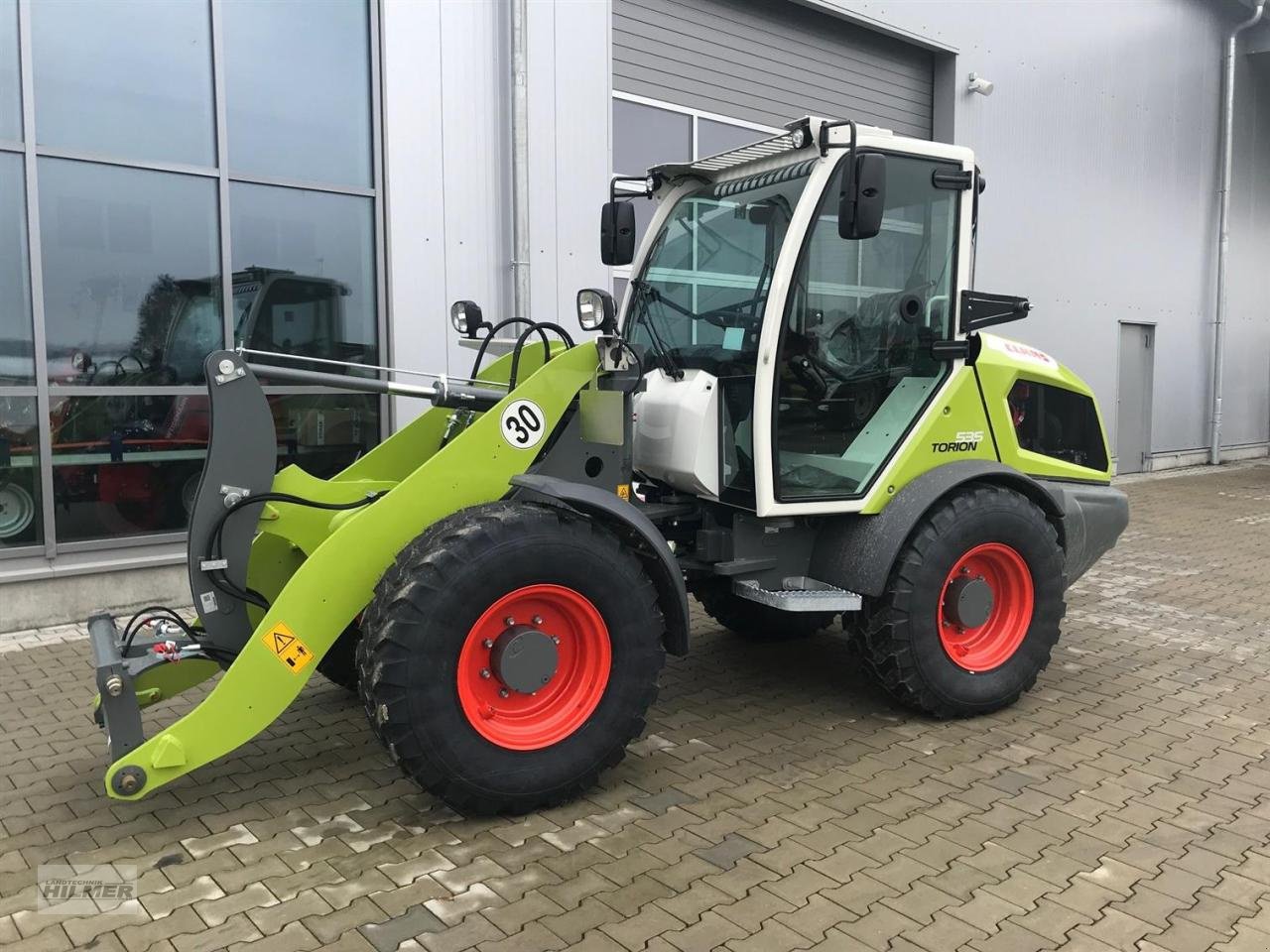 Radlader of the type CLAAS Torion 535, Neumaschine in Moringen (Picture 1)