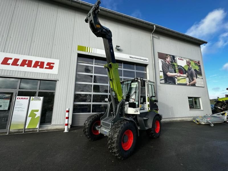 Radlader van het type CLAAS TORION 738 T SINUS, Neumaschine in Hof (Foto 1)