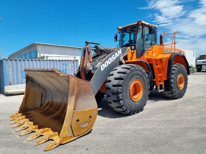 Radlader van het type Doosan DL 550-3, Gebrauchtmaschine in Gabersdorf (Foto 1)