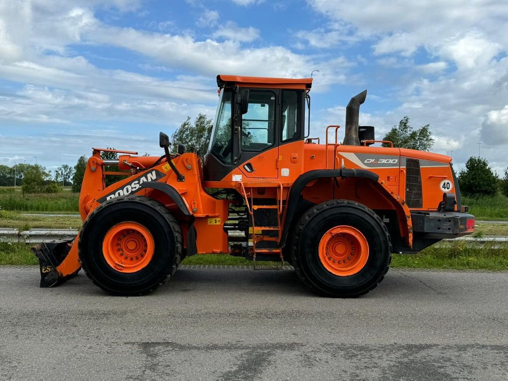 Radlader of the type Doosan DL300-5, Gebrauchtmaschine in Velddriel (Picture 1)