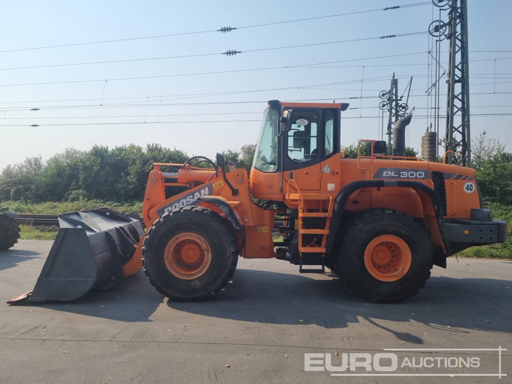 Radlader des Typs Doosan DL300, Gebrauchtmaschine in Dormagen (Bild 2)