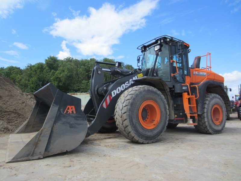 Radlader des Typs Doosan DL320-7, Gebrauchtmaschine in Arum