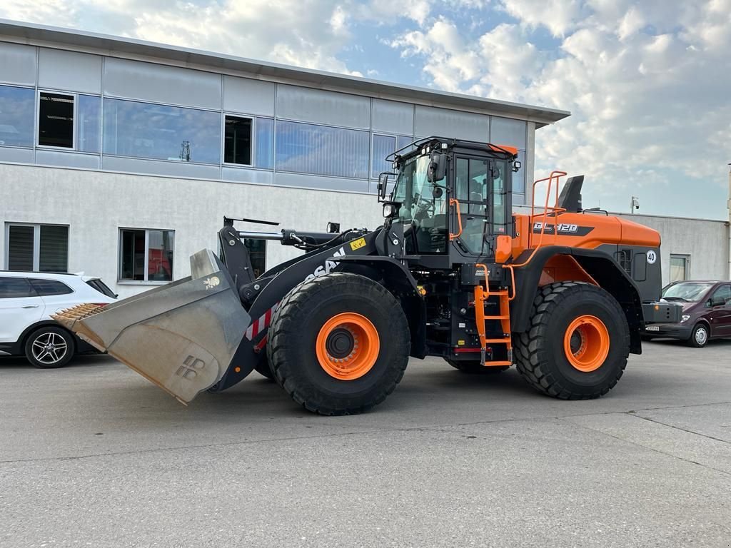 Radlader del tipo Doosan DL420-7, Gebrauchtmaschine en Gabersdorf (Imagen 1)