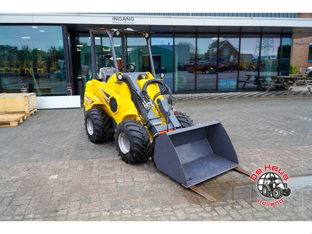 Radlader van het type Eurotrac T11 - Demo, Gebrauchtmaschine in MIJNSHEERENLAND (Foto 2)