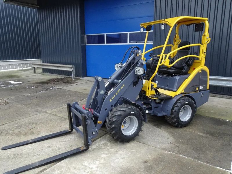 Radlader of the type Eurotrac W11M, Neumaschine in Losdorp