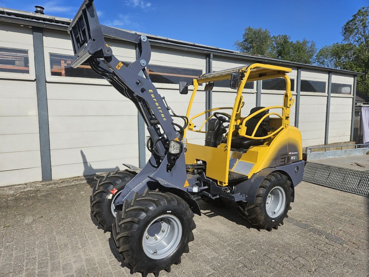 Radlader of the type Eurotrac W12-S, Neumaschine in ZEGVELD (Picture 1)