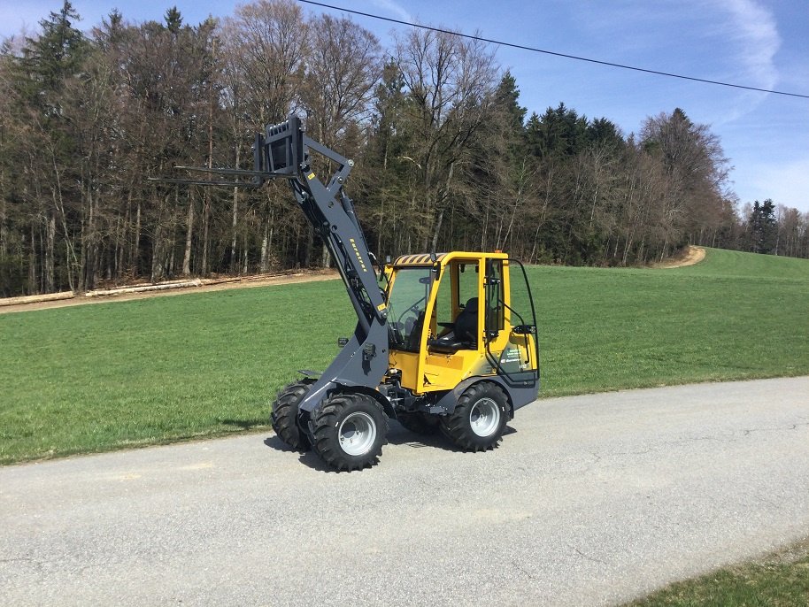 Radlader des Typs Eurotrac W12, Neumaschine in Fürsteneck (Bild 1)