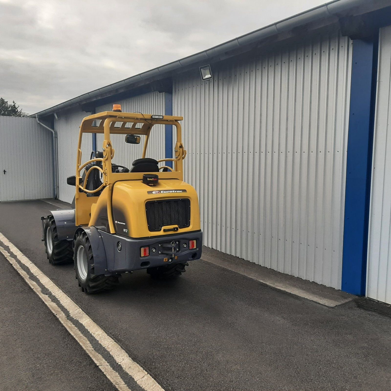 Radlader of the type Eurotrac W12S Schutzdach, Neumaschine in Gnevkow (Picture 3)