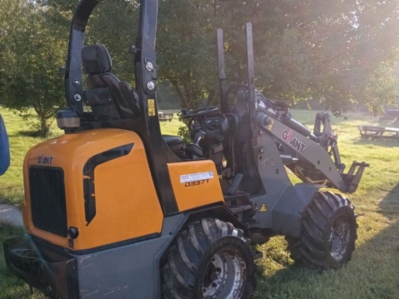 Radlader van het type GiANT D 337 T, Gebrauchtmaschine in Mern