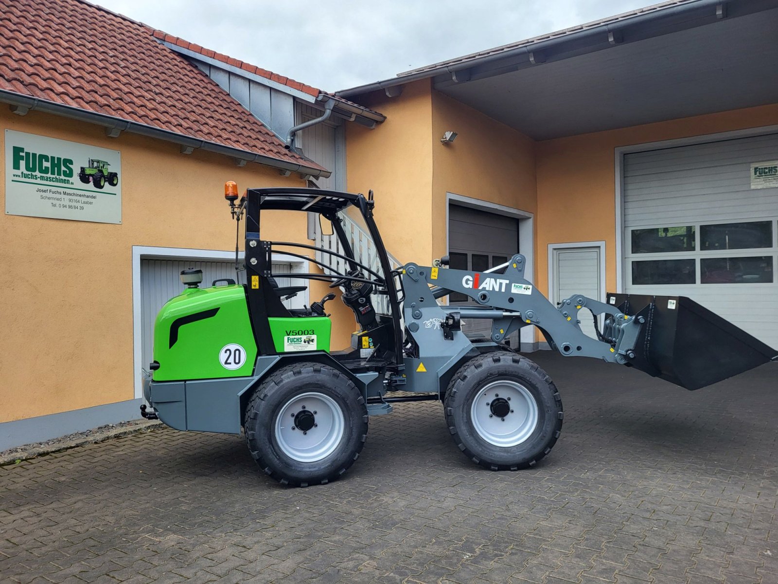 Radlader van het type GiANT V5003 Radlader mit 2091 Bstd., Gebrauchtmaschine in Laaber (Foto 2)