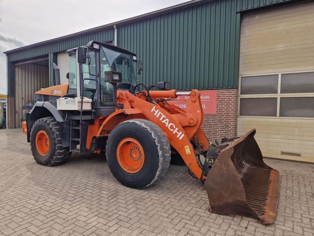 Radlader van het type Hitachi ZW 180, Gebrauchtmaschine in Goudriaan (Foto 2)