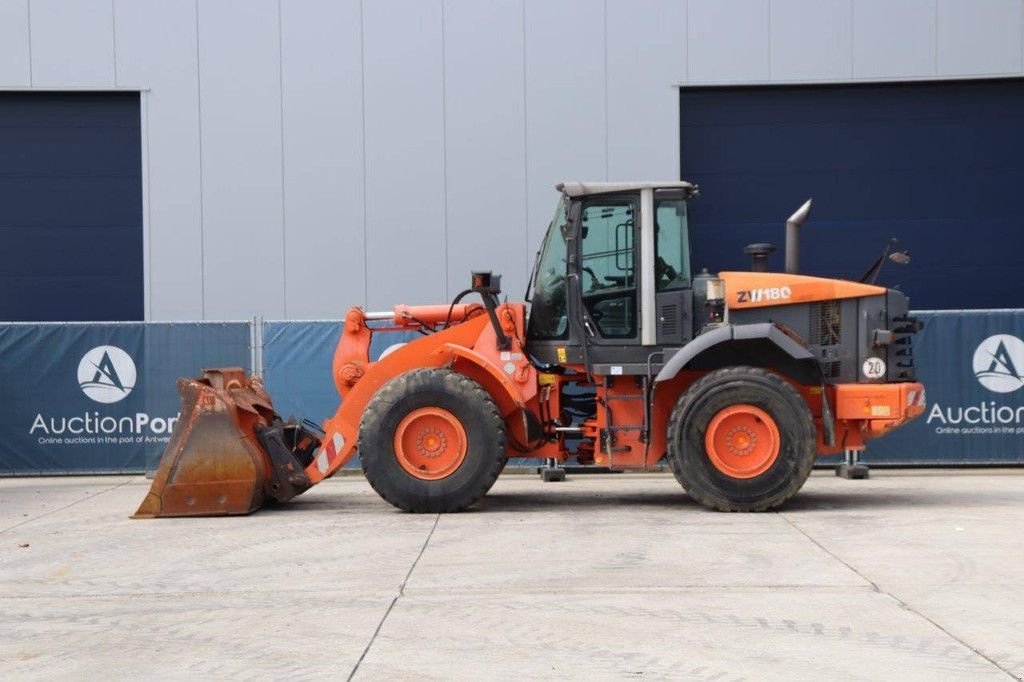 Radlader typu Hitachi ZW180, Gebrauchtmaschine v Antwerpen (Obrázek 2)