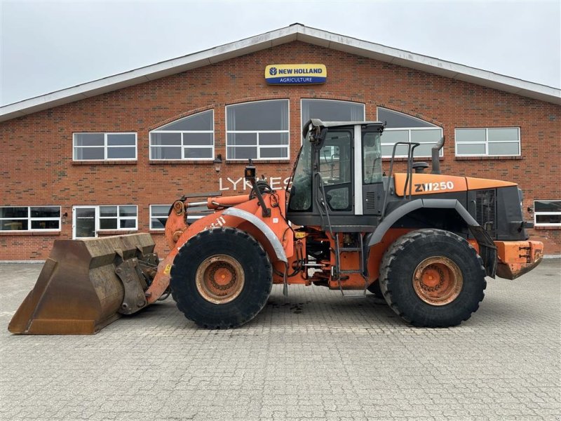 Radlader des Typs Hitachi ZW250, Gebrauchtmaschine in Gjerlev J. (Bild 1)