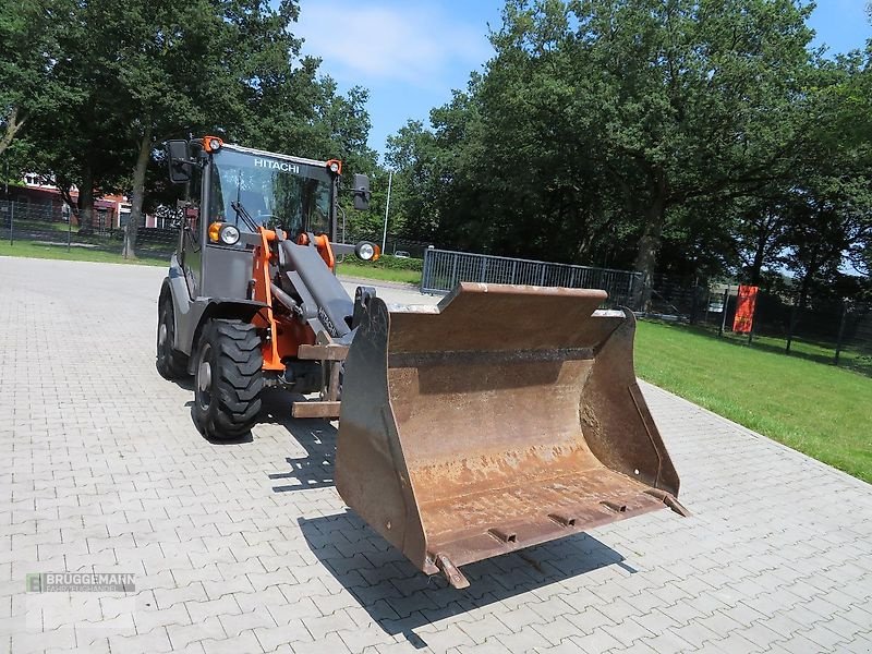 Radlader van het type Hitachi ZW65 mit Schaufel+Palettengabel, erst 930 Stunden, Gebrauchtmaschine in Meppen (Foto 8)