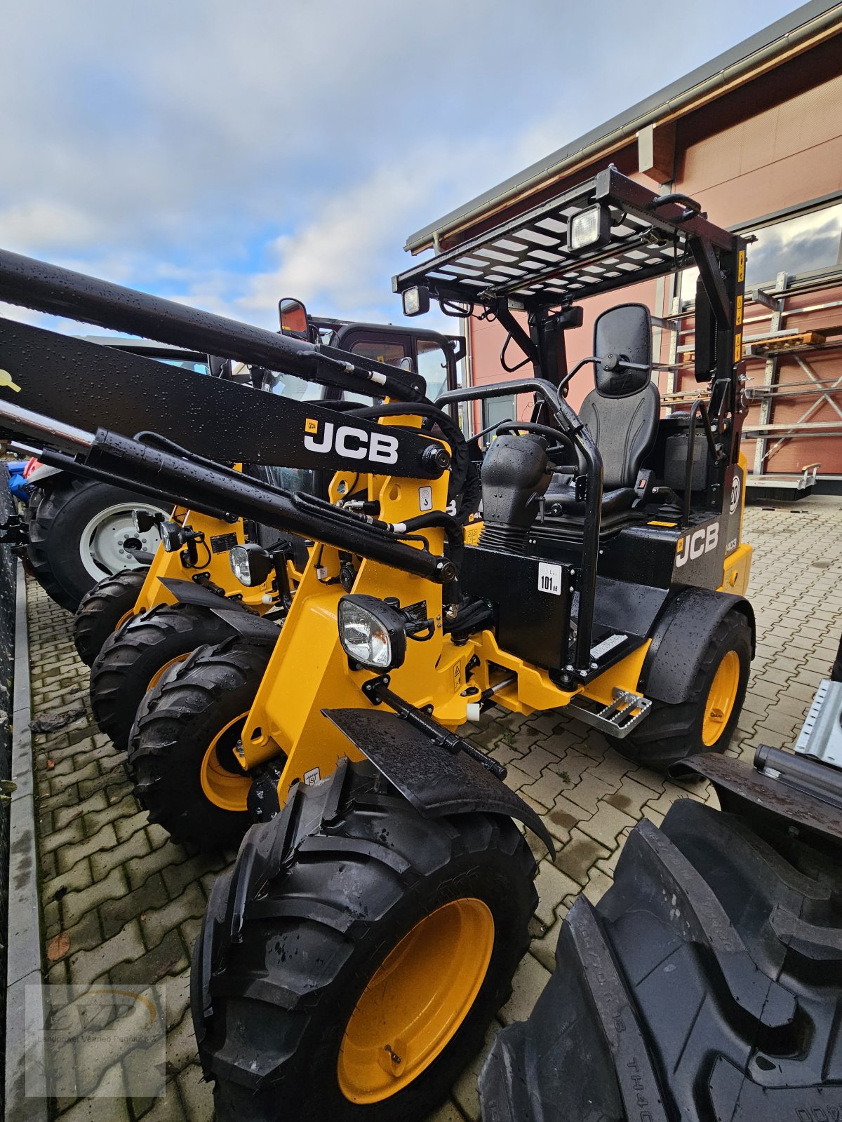 Radlader of the type JCB 403, Neumaschine in Hohenau (Picture 1)