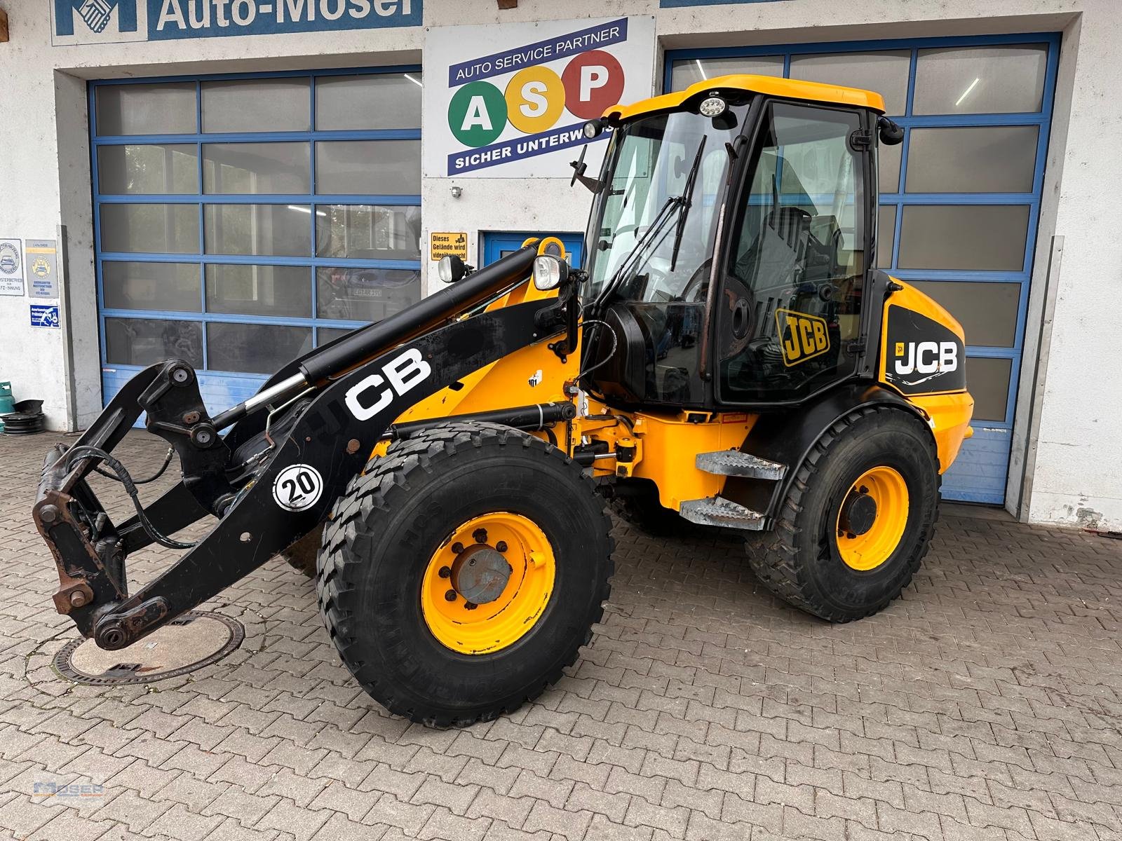 Radlader a típus JCB 409 Agri, Gebrauchtmaschine ekkor: Massing (Kép 1)