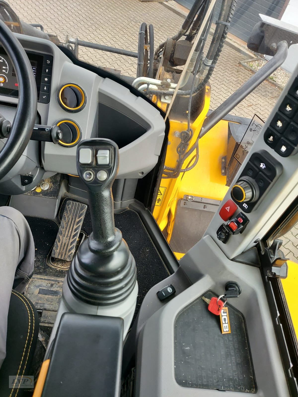 Radlader des Typs JCB 427 HT Agri HighLift, Gebrauchtmaschine in Pegnitz (Bild 16)