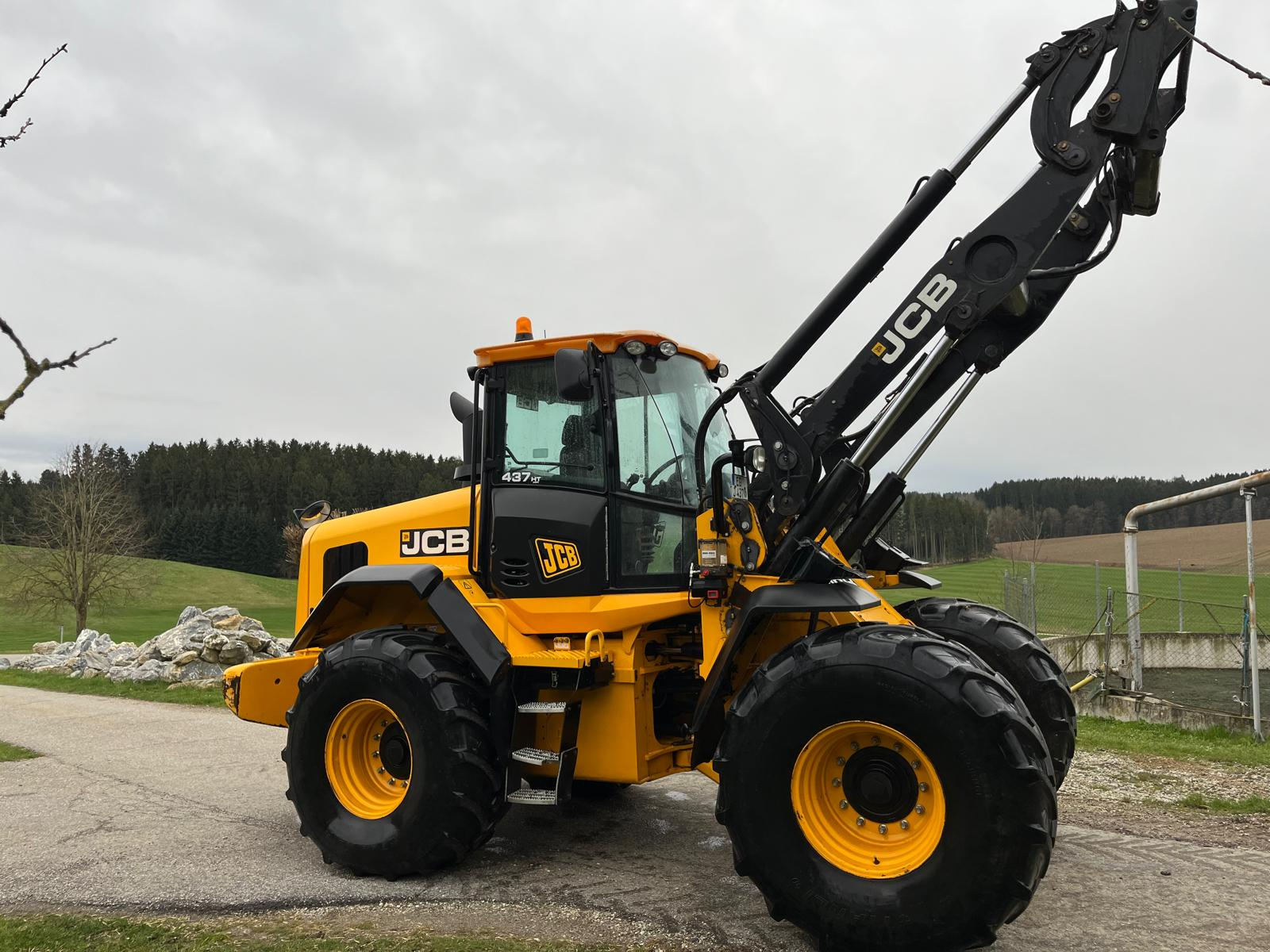 Radlader типа JCB 437 HT, Gebrauchtmaschine в Unterdietfurt (Фотография 1)