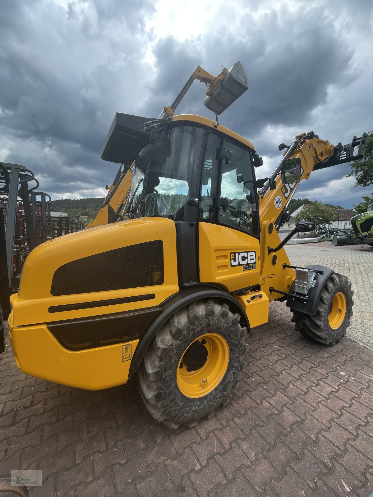 Radlader des Typs JCB TM 180, Neumaschine in Bad Kötzting (Bild 4)