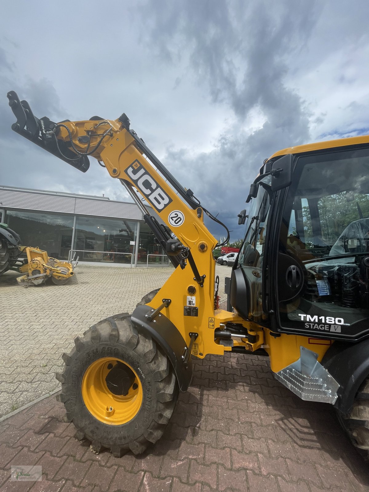 Radlader des Typs JCB TM 180, Neumaschine in Bad Kötzting (Bild 6)