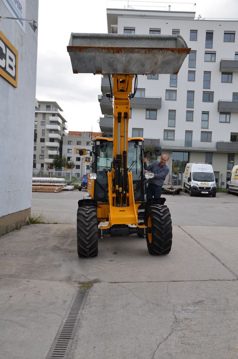 Radlader des Typs JCB TM 220 AGRI, Gebrauchtmaschine in Wien (Bild 3)