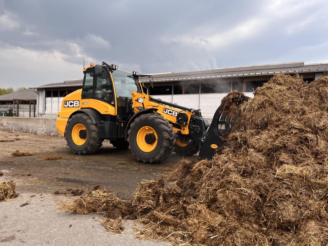 Radlader Türe ait JCB TM320, Gebrauchtmaschine içinde Viborg (resim 5)